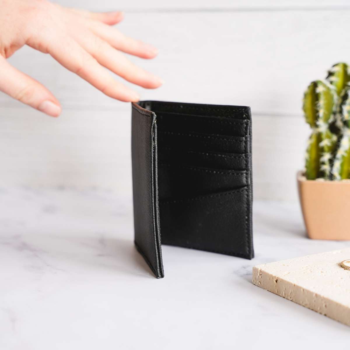 Cash Bi-fold Wallet Cactus Leather – Soneha Cash Bi-fold Wallet Cactus Leather – Soneha